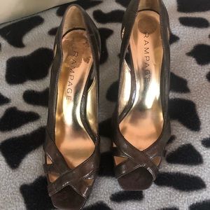 Like New: Brown patent leather heels